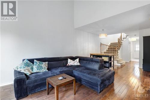 49 Springcreek Crescent, Ottawa, ON - Indoor Photo Showing Living Room