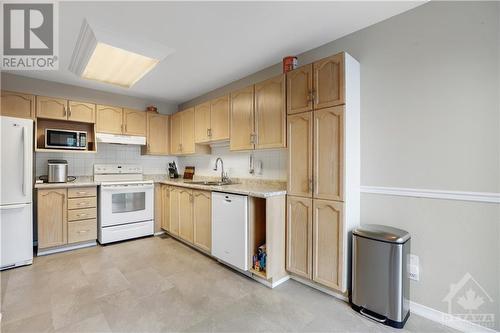 49 Springcreek Crescent, Ottawa, ON - Indoor Photo Showing Kitchen