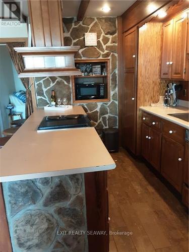 18992 County 2 Road, South Glengarry, ON - Indoor Photo Showing Kitchen