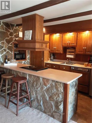 18992 County 2 Road, South Glengarry, ON - Indoor Photo Showing Kitchen