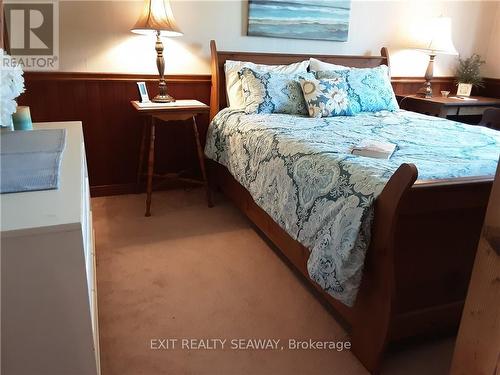 18992 County 2 Road, South Glengarry, ON - Indoor Photo Showing Bedroom