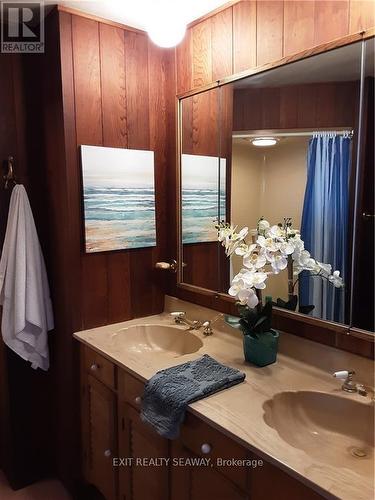 18992 County 2 Road, South Glengarry, ON - Indoor Photo Showing Bathroom