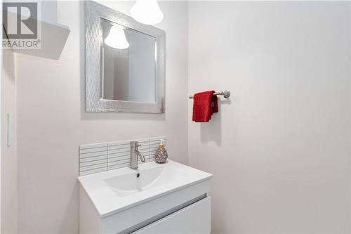 105 Bennett Avenue, Moncton, NB - Indoor Photo Showing Bathroom