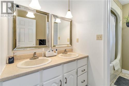 105 Bennett Avenue, Moncton, NB - Indoor Photo Showing Bathroom