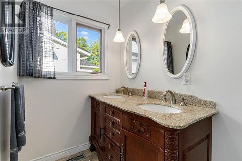 105 Bennett Avenue, Moncton, NB - Indoor Photo Showing Bathroom