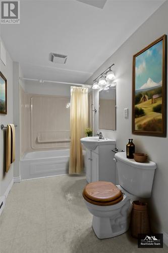 8 Thames Place, Mount Pearl, NL - Indoor Photo Showing Bathroom