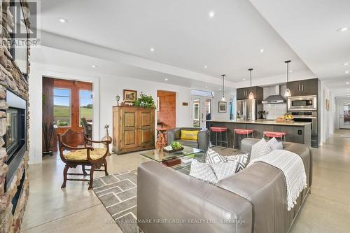 8508 Dale Road, Cobourg, ON - Indoor Photo Showing Living Room