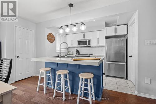 1794 Lampman Avenue, Burlington (Uptown), ON - Indoor Photo Showing Kitchen With Upgraded Kitchen