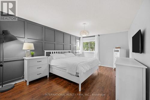 1794 Lampman Avenue, Burlington (Uptown), ON - Indoor Photo Showing Bedroom