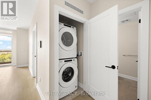 1207 - 3220 William Coltson Avenue, Oakville, ON - Indoor Photo Showing Laundry Room