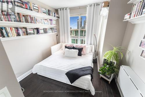 Ph404 - 88 Palace Pier Court, Toronto (Mimico), ON - Indoor Photo Showing Bedroom