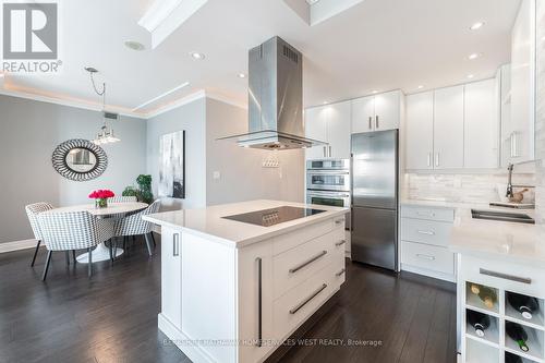 Ph404 - 88 Palace Pier Court, Toronto (Mimico), ON - Indoor Photo Showing Kitchen With Upgraded Kitchen