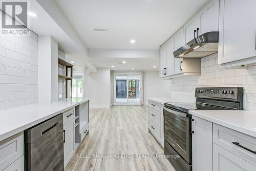 869 Fletcher Valley Crescent, Mississauga (Clarkson), ON - Indoor Photo Showing Kitchen With Upgraded Kitchen