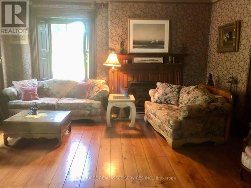 388 Centre Street, Prescott, ON - Indoor Photo Showing Living Room