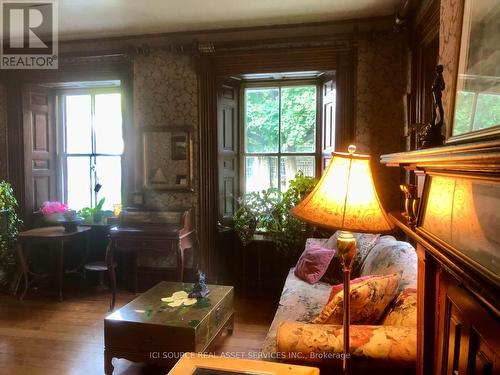 388 Centre Street, Prescott, ON - Indoor Photo Showing Living Room