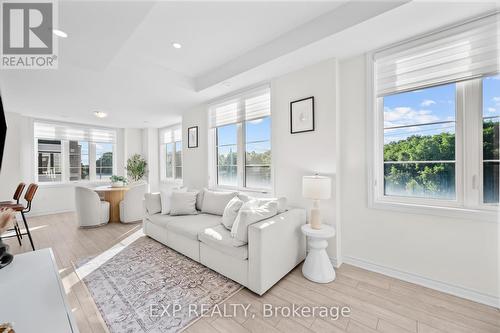 60 - 383 Dundas Street E, Hamilton (Waterdown), ON - Indoor Photo Showing Living Room