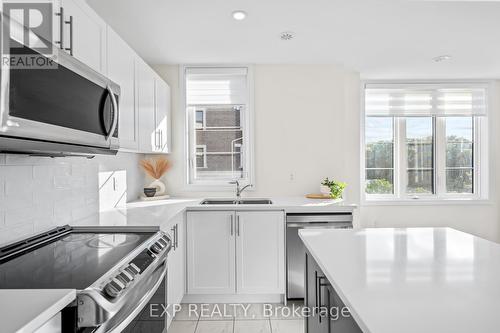 60 - 383 Dundas Street E, Hamilton (Waterdown), ON - Indoor Photo Showing Kitchen With Double Sink