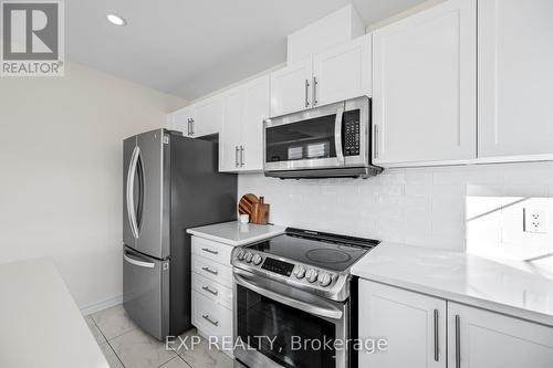 60 - 383 Dundas Street E, Hamilton (Waterdown), ON - Indoor Photo Showing Kitchen With Stainless Steel Kitchen