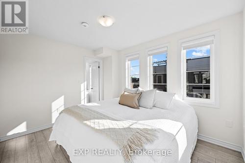 60 - 383 Dundas Street E, Hamilton (Waterdown), ON - Indoor Photo Showing Bedroom