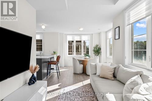 60 - 383 Dundas Street E, Hamilton (Waterdown), ON - Indoor Photo Showing Living Room