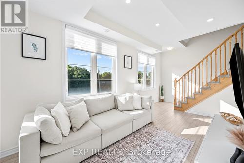 60 - 383 Dundas Street E, Hamilton (Waterdown), ON - Indoor Photo Showing Living Room