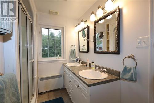 574 Leblanc Road, Dieppe, NB - Indoor Photo Showing Bathroom