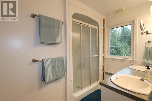 574 Leblanc Road, Dieppe, NB - Indoor Photo Showing Bathroom