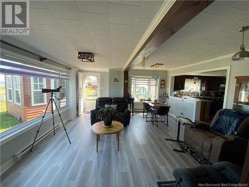 39 Normandie E, Petit-Rocher, NB - Indoor Photo Showing Living Room