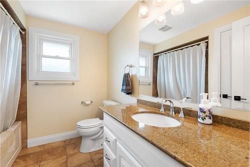 6146 Monterey Avenue, Niagara Falls, ON - Indoor Photo Showing Bathroom