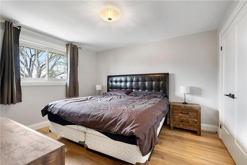 6146 Monterey Avenue, Niagara Falls, ON - Indoor Photo Showing Bedroom