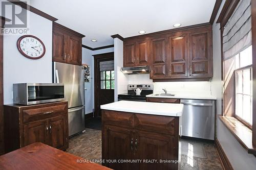 111 Edward Street, Aurora (Aurora Village), ON - Indoor Photo Showing Kitchen