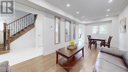 381 Rushbrook Drive, Newmarket (Summerhill Estates), ON - Indoor Photo Showing Living Room