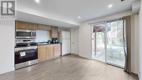 381 Rushbrook Drive, Newmarket, ON - Indoor Photo Showing Kitchen