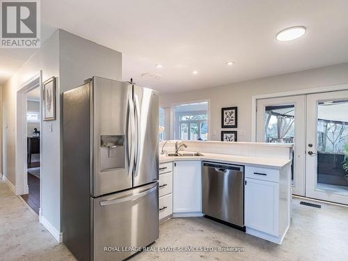 67 Centre Street S, Brampton, ON - Indoor Photo Showing Kitchen