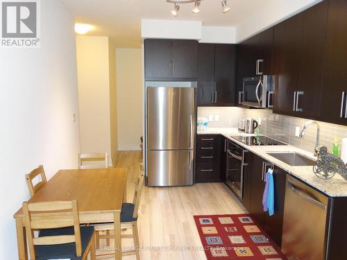 515B - 9600 Yonge Street, Richmond Hill (North Richvale), ON - Indoor Photo Showing Kitchen With Upgraded Kitchen