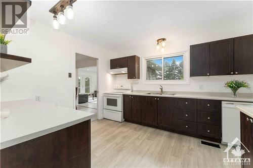 6545 Old Richmond Road, Richmond, ON - Indoor Photo Showing Kitchen With Double Sink