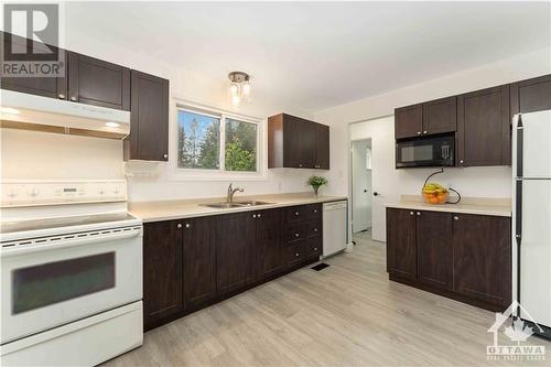 6545 Old Richmond Road, Richmond, ON - Indoor Photo Showing Kitchen With Double Sink