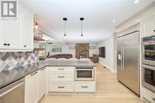 16 Blackwood Crescent, Pelham, ON - Indoor Photo Showing Kitchen With Upgraded Kitchen