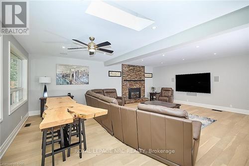 16 Blackwood Crescent, Pelham, ON - Indoor Photo Showing Living Room With Fireplace