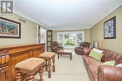 16 Blackwood Crescent, Pelham, ON - Indoor Photo Showing Living Room