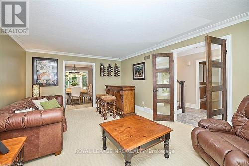 16 Blackwood Crescent, Pelham, ON - Indoor Photo Showing Living Room