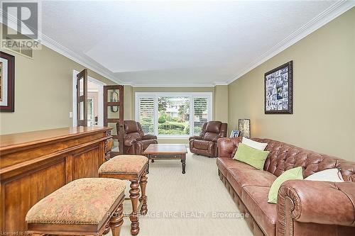 16 Blackwood Crescent, Pelham, ON - Indoor Photo Showing Living Room