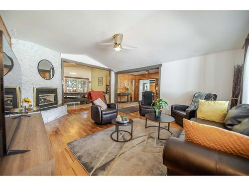 32 Deer Park Avenue, Kimberley, BC - Indoor Photo Showing Living Room With Fireplace