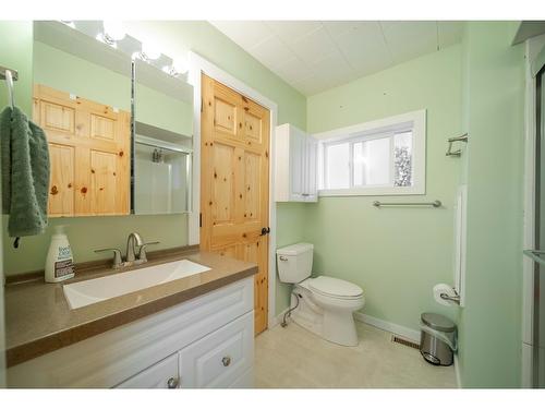 32 Deer Park Avenue, Kimberley, BC - Indoor Photo Showing Bathroom