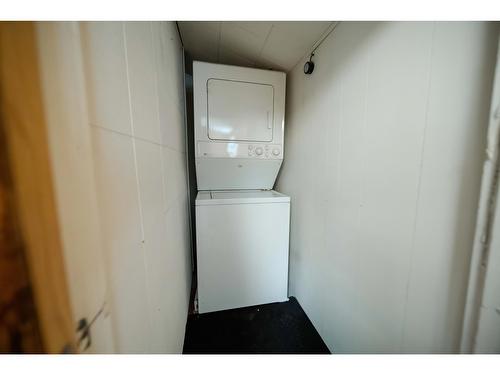 32 Deer Park Avenue, Kimberley, BC - Indoor Photo Showing Laundry Room