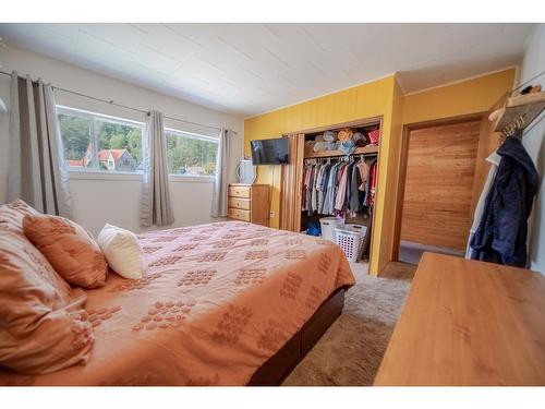 32 Deer Park Avenue, Kimberley, BC - Indoor Photo Showing Bedroom