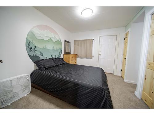 32 Deer Park Avenue, Kimberley, BC - Indoor Photo Showing Bedroom