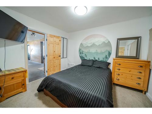 32 Deer Park Avenue, Kimberley, BC - Indoor Photo Showing Bedroom