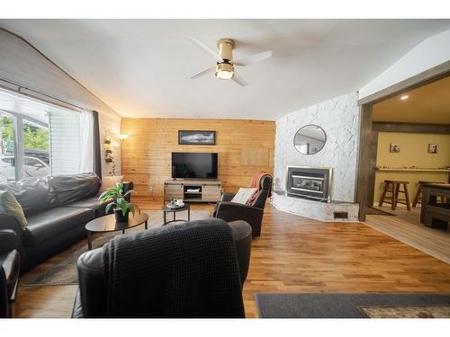 32 Deer Park Avenue, Kimberley, BC - Indoor Photo Showing Living Room With Fireplace