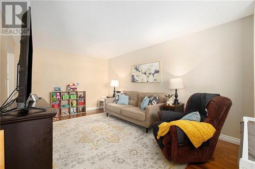 267 Wood Avenue, Smiths Falls, ON - Indoor Photo Showing Living Room